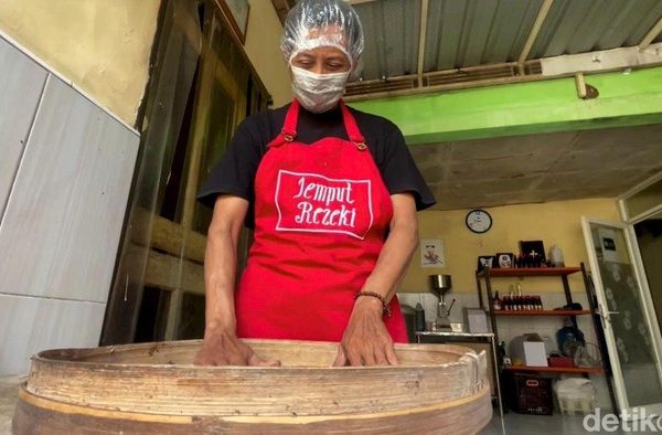 Korban PHK Ini Sukses Jadi Juragan Kecap di Malang