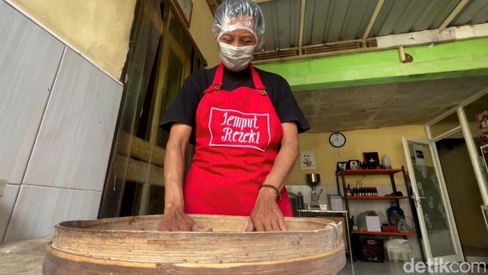 Korban PHK Ini Sukses Jadi Juragan Kecap di Malang